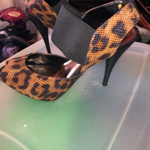 Comfort heel with hidden platform